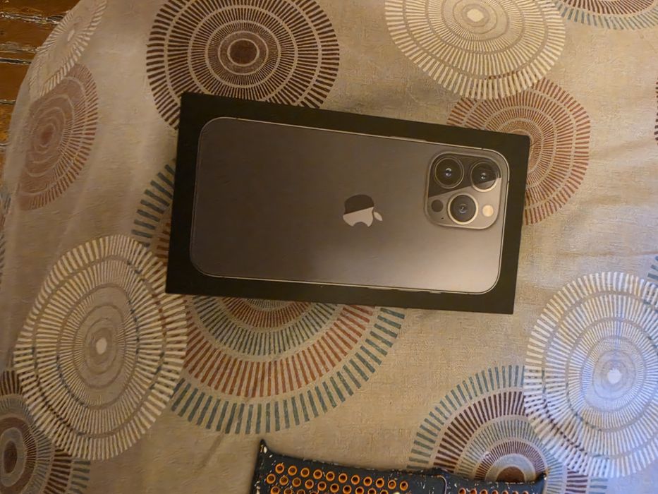 IPhone 13 pro+Apple  watch ultra 1gen +airpods  2gen  само дясна