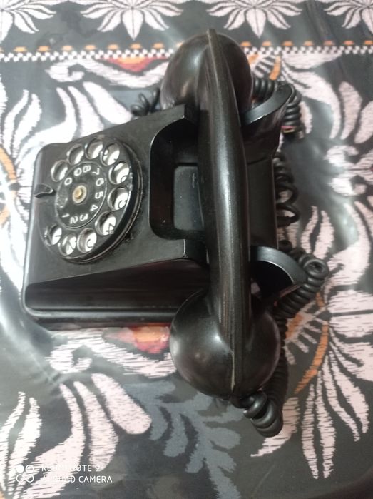 Телефон старинный карболитовый(антиквариат)