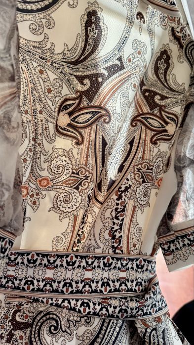 Продавам рокля тип прегърни ме обличана веднъж