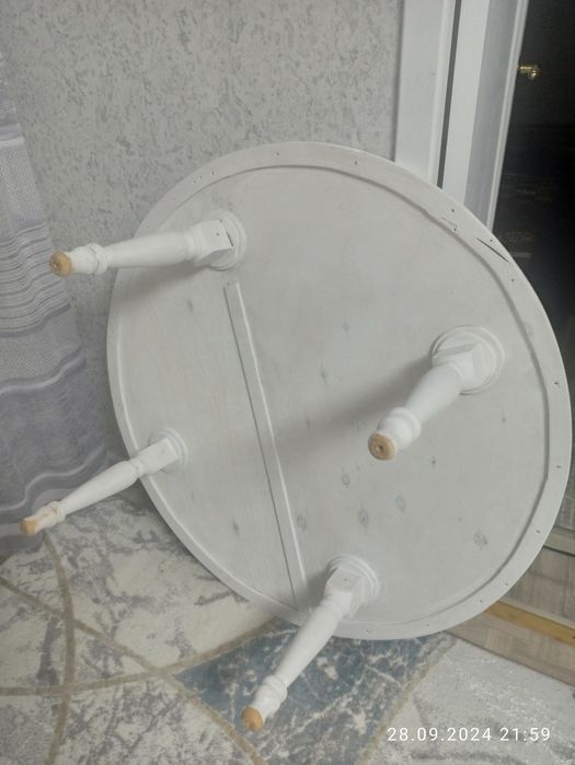 Продаю круглый стол