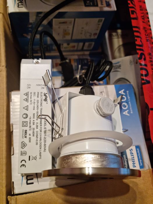 PHILIPS Massive Спот/Лунички за баня с трансформатор - 20W