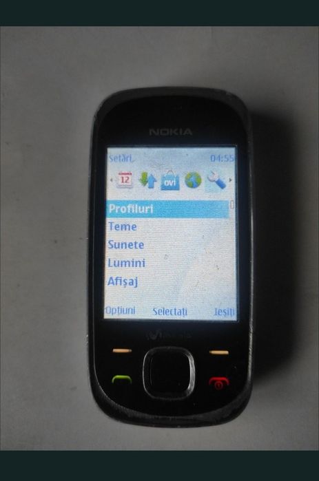 Telefon cu tastatură cu cameră foto video, foarte bine întreținut, arată foarte bine.