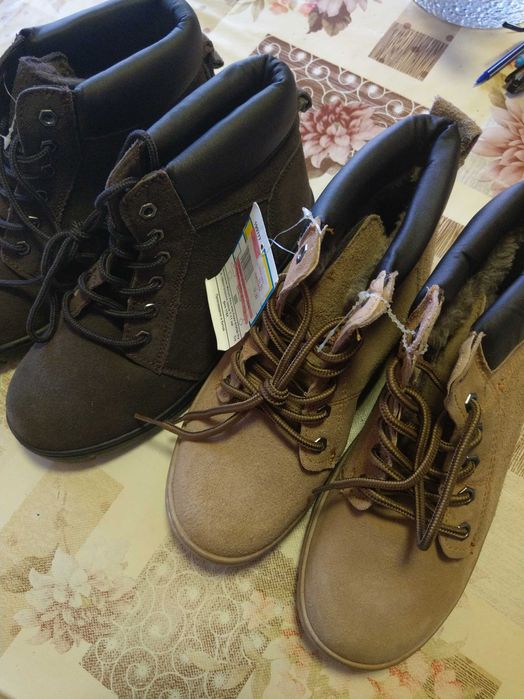 Продавам чисто нови обувки / боти /