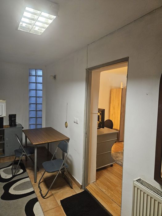 Se inchiriaza apartament 1 camera bai bucatarie  terasa curte la casa
