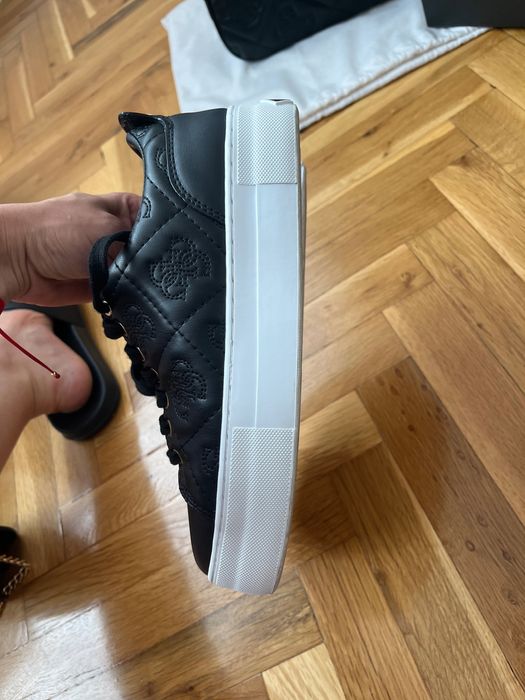 Сет Guess раница и кецове