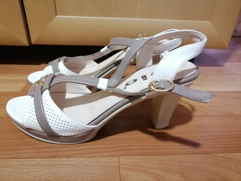 Обувь женская сапоги