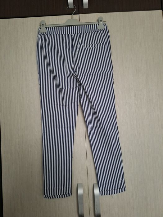 Pantaloni skinny în dungi