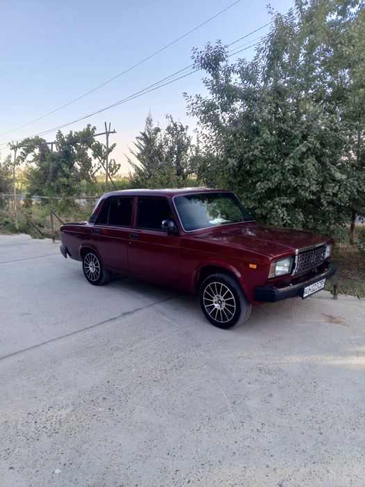 Vaz 2107 lada sotiladi