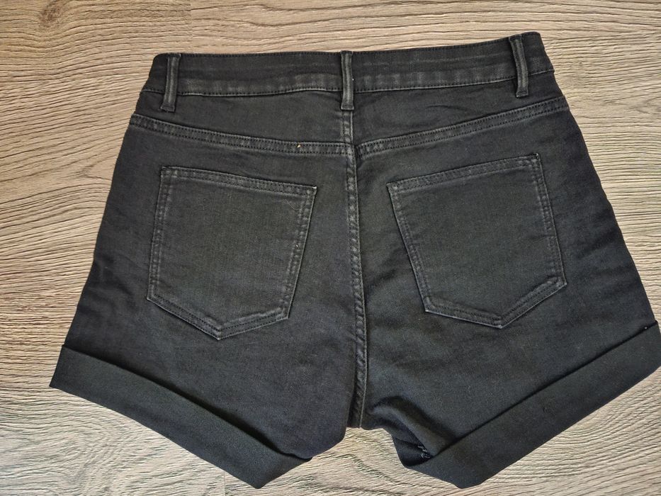 Pantaloni scurti