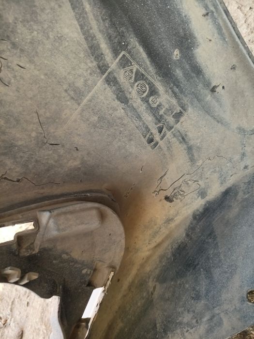 Продаю бампер передний на Рено Логан