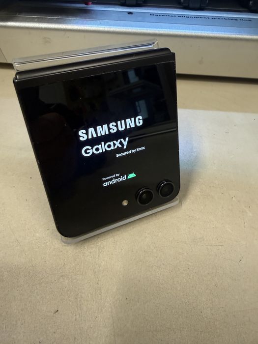Samsung flip 5 / 512 gb / 99 % baterie / garantie