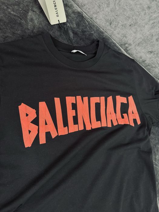 Топ balen*iaga черна тениска