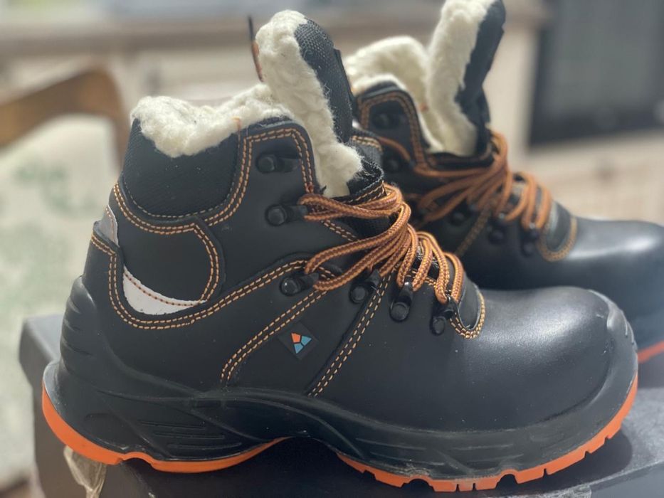 Продам берцы зимние