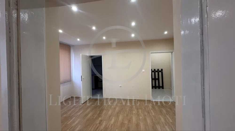 Продава се Двустаен апартамент в Пловдив, Изгрев - 54 кв.м за 1445 €/кв.м - Снимка #1