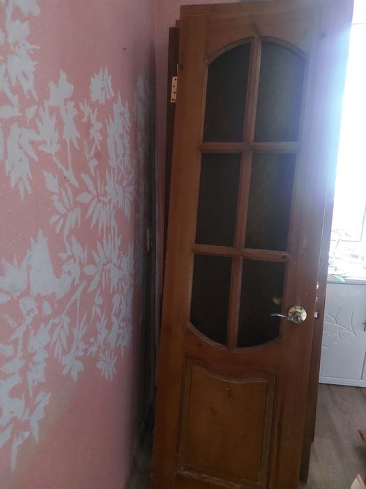 Продам б/у межкомнатные двери из дерево