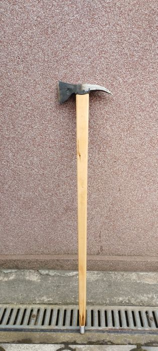 Piolet ( baltag ) drumetie fin otel