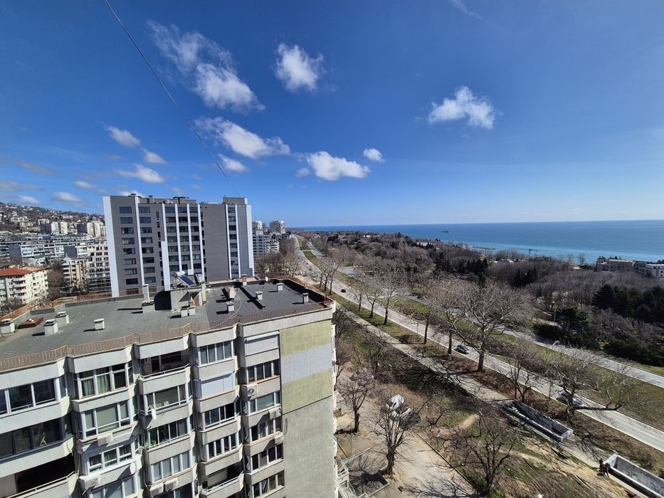 Апартамент в кв. Чайка – отлична локация и потенциал за модерен дом