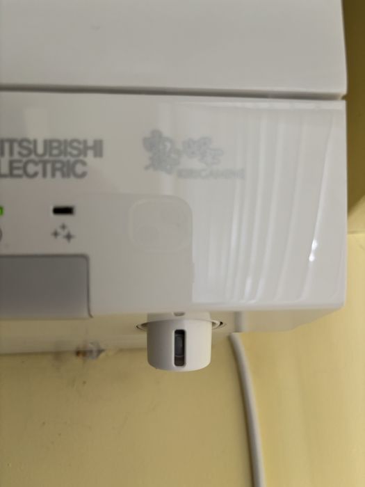 Климатик MITSUBISHI Electric  -2000лв.