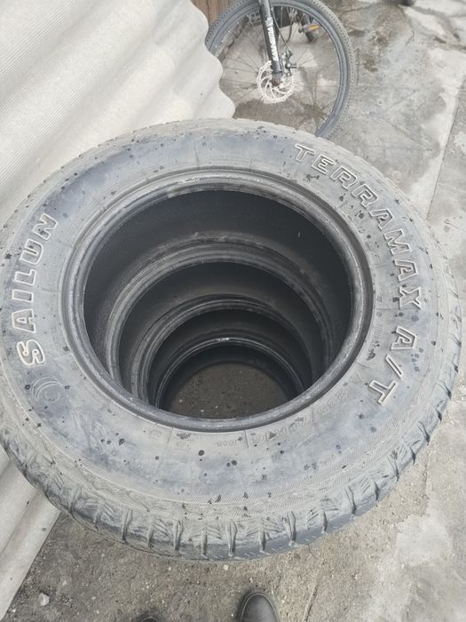 Продам Шины 235/70/16 25мың