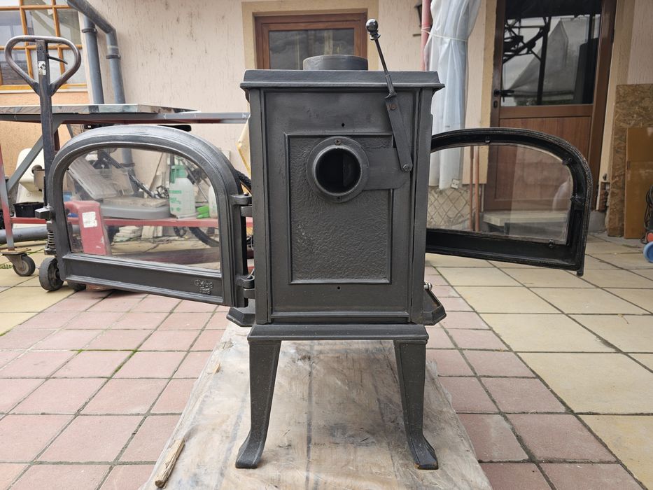 Чугунена камина - двулицева