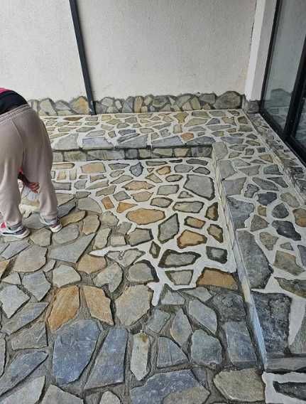 Amenajare Grădină cu Piatră de Carieră