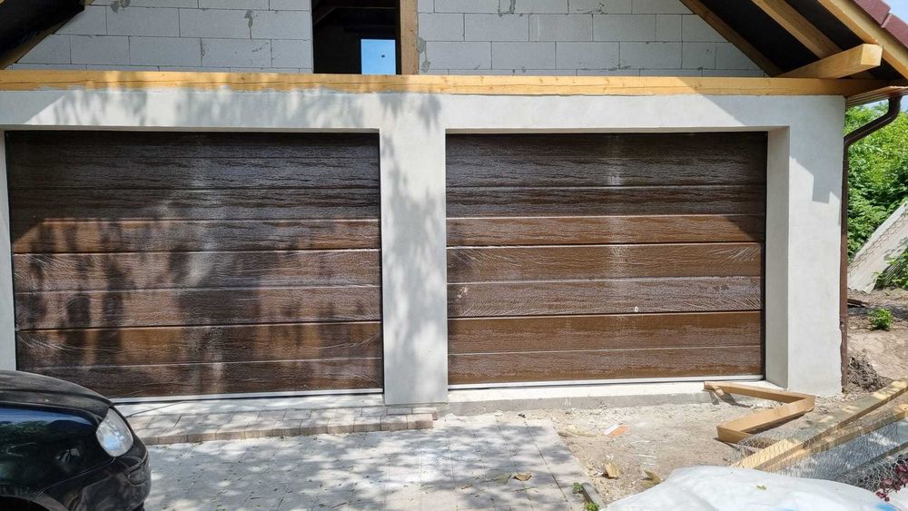 Uși de garaj industriale.