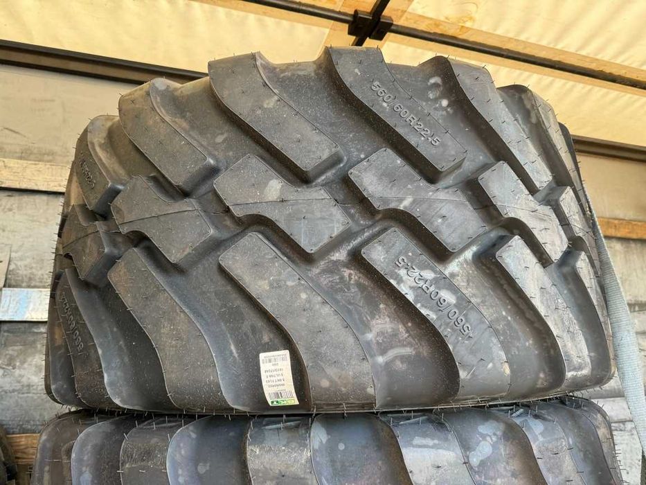 Anvelope noi radiale 560/60R22.5 pentru remorca marca BKT