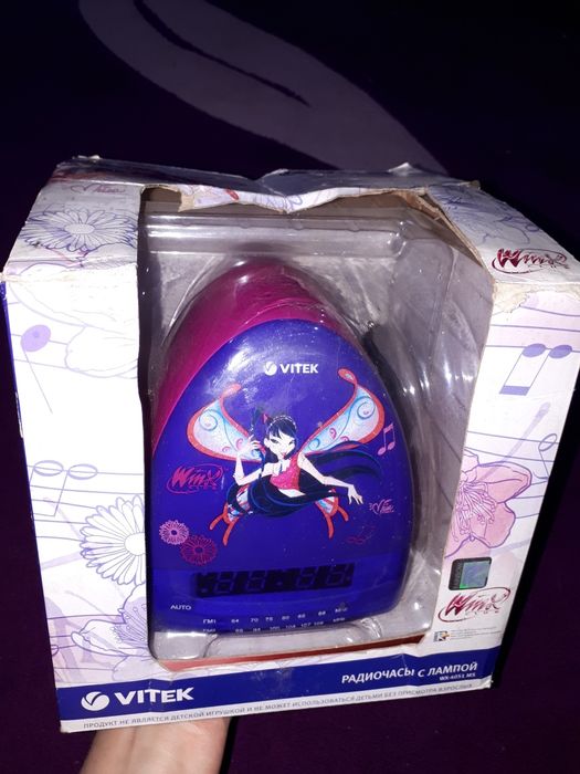 Продаю радиочасы с лампой