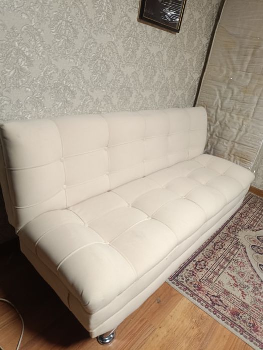 Диван                 .