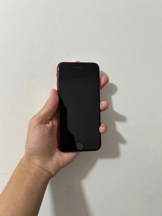 Продам iPhone 8.