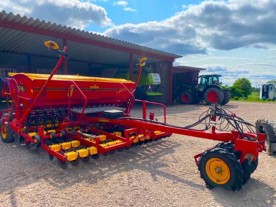 Semanatoare Vaderstad 400 C Plus cu Pregatire pe Discuri + Fertilizare + Distribuitor Seminte Mici an 2016 Kuhn Amazone Fendt John Deere New Holland