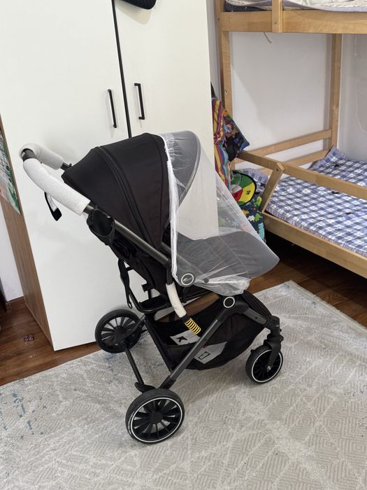 Продам прогулочная коляска новая