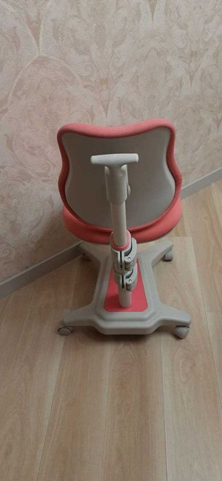 Продам игровое кресло, а также детское кресло.