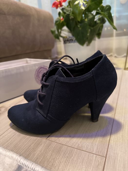 Обувки на ток от велур