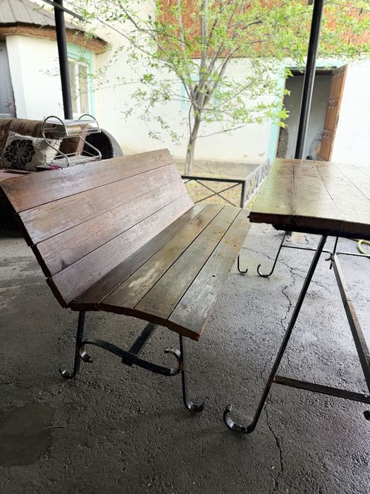 Летний стол со скомейками
