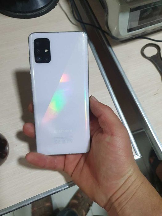 SAMSUNG A51  sotiladi