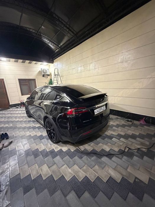Tesla model X . Amerikadan kegan. 2017-yil. 13000. Km yurgan.