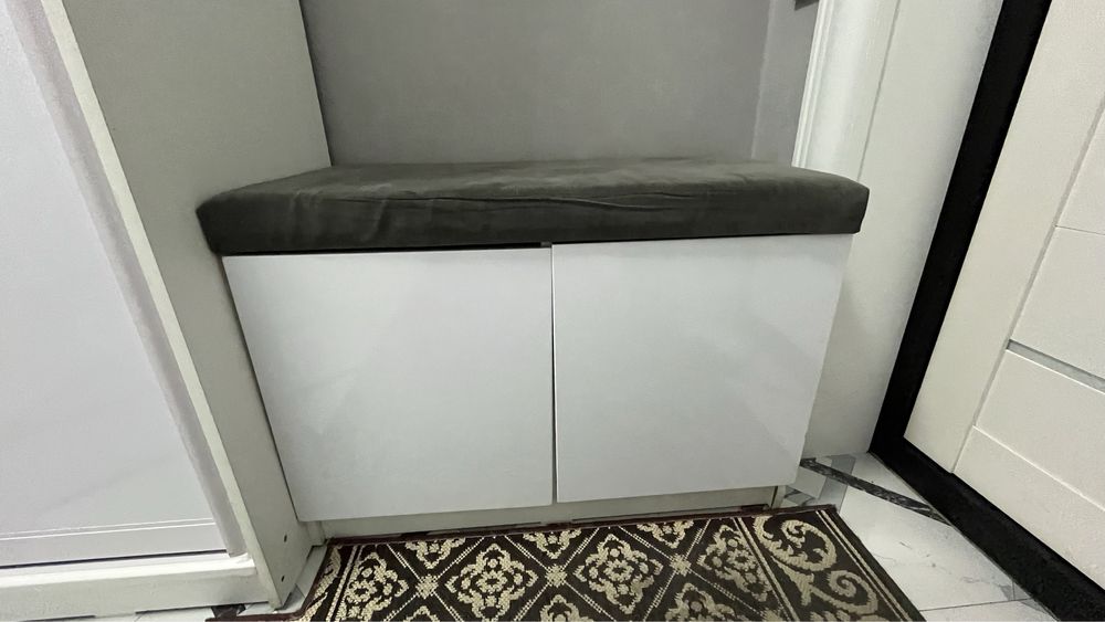 Срочно продам гарнитуру в прихожую!