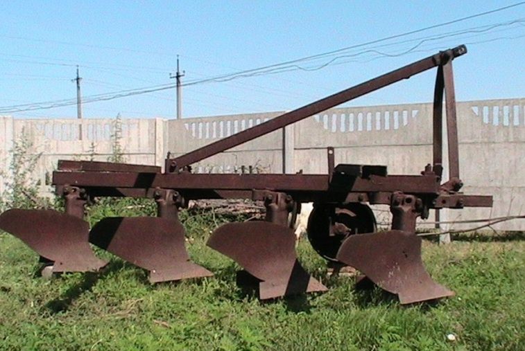 Продаётся плуг 4х корпусной