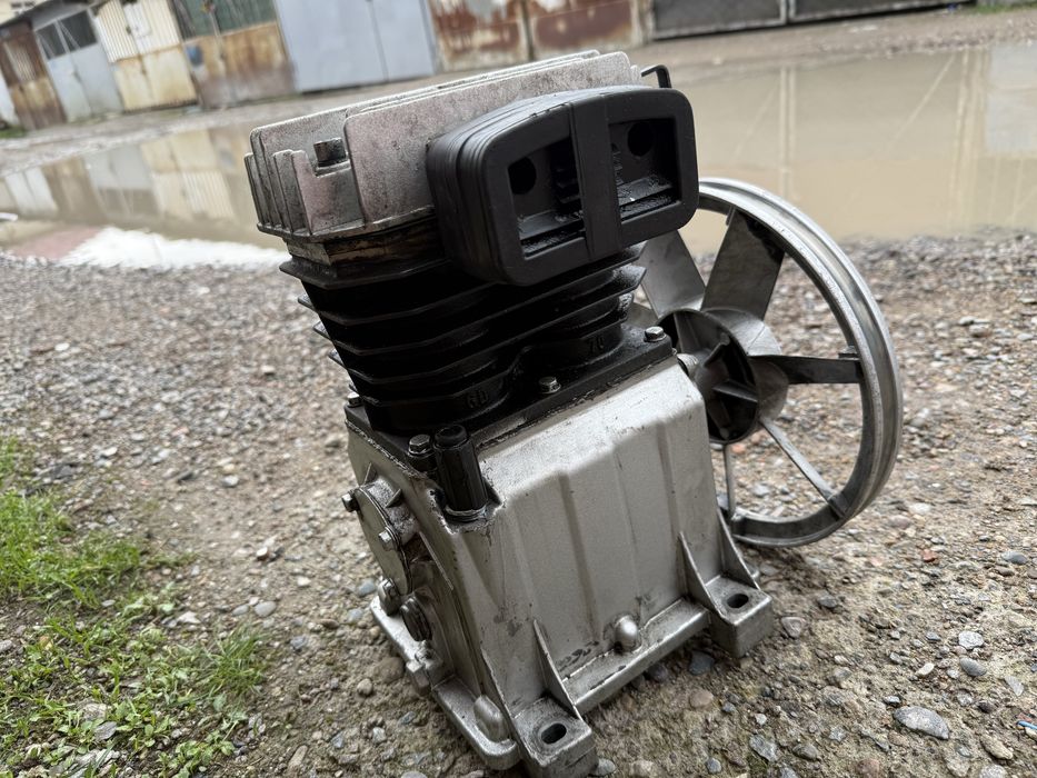 * головка для воздушного компрессора 2-х поршневая в хорошем состоянии