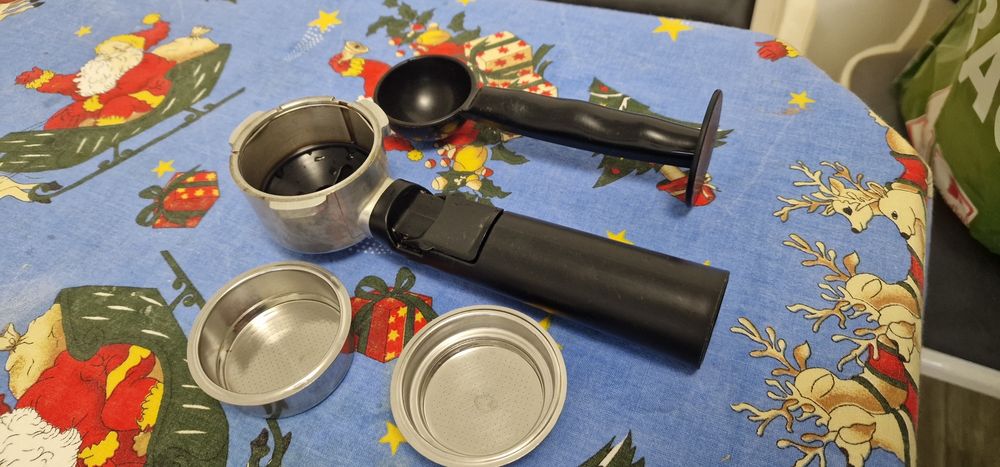 Vând expressor cafea Beko CE4500 + râșniță cafea