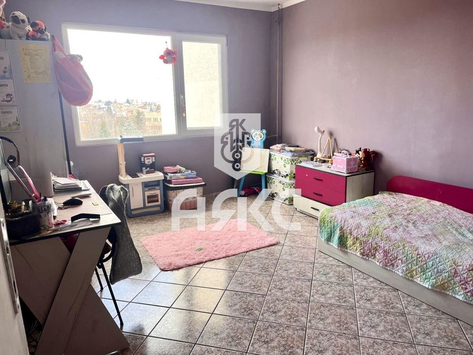 Тристаен апартамент в кв. Обеля 1