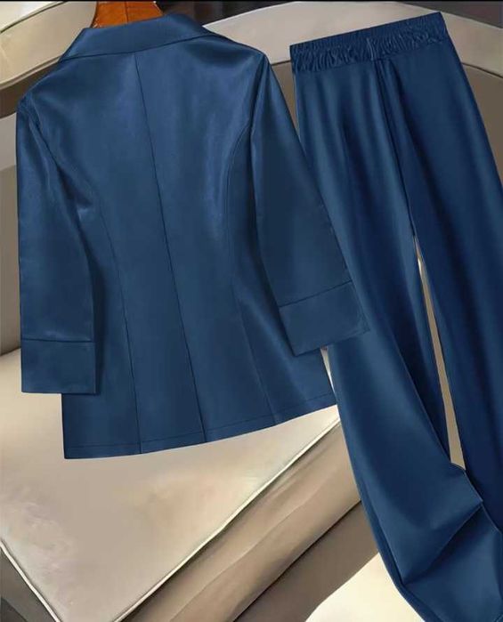 Елегантен сатенен костюм