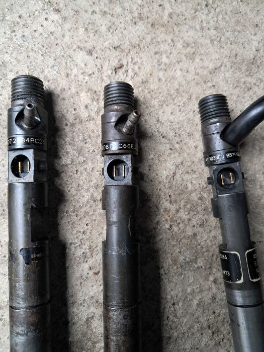 Vand 6 buc injectoare