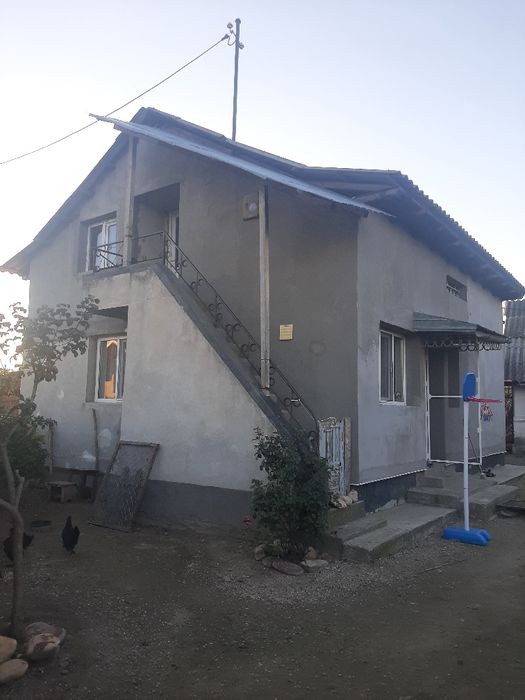 Casa și teren de vânzare