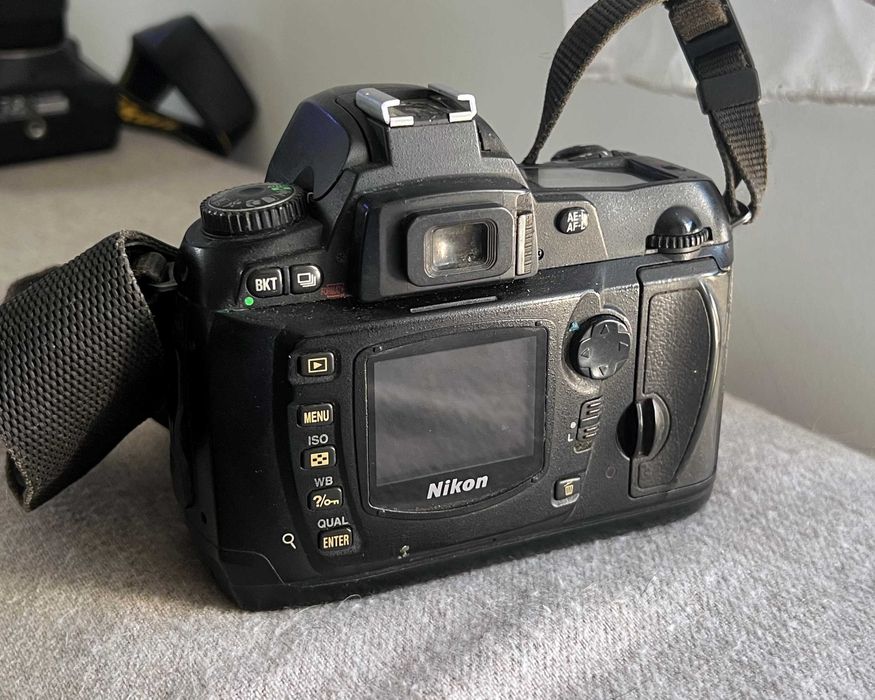 Aparat foto DSLR Nikon D70 body – funcțional, fără baterie