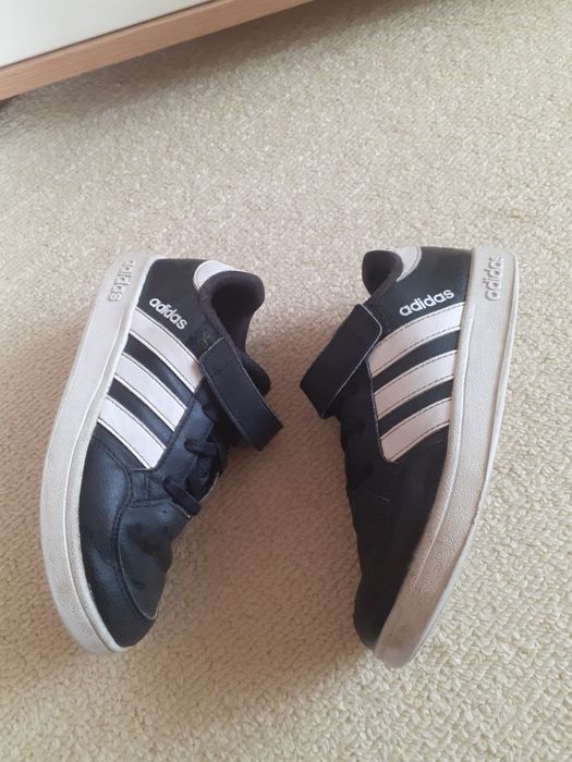 Adidas маратонки номер 33