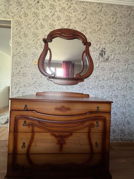 Продам спальный гарнитур