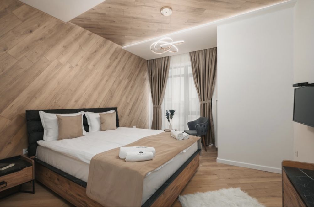 Редене на ламинат и полагане на лайсни и первази