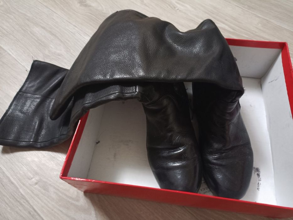 Продам зимние женские сапоги